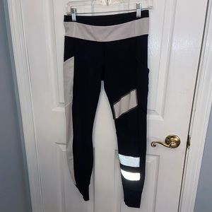 Lululemon Leggings - Black and white Reflective